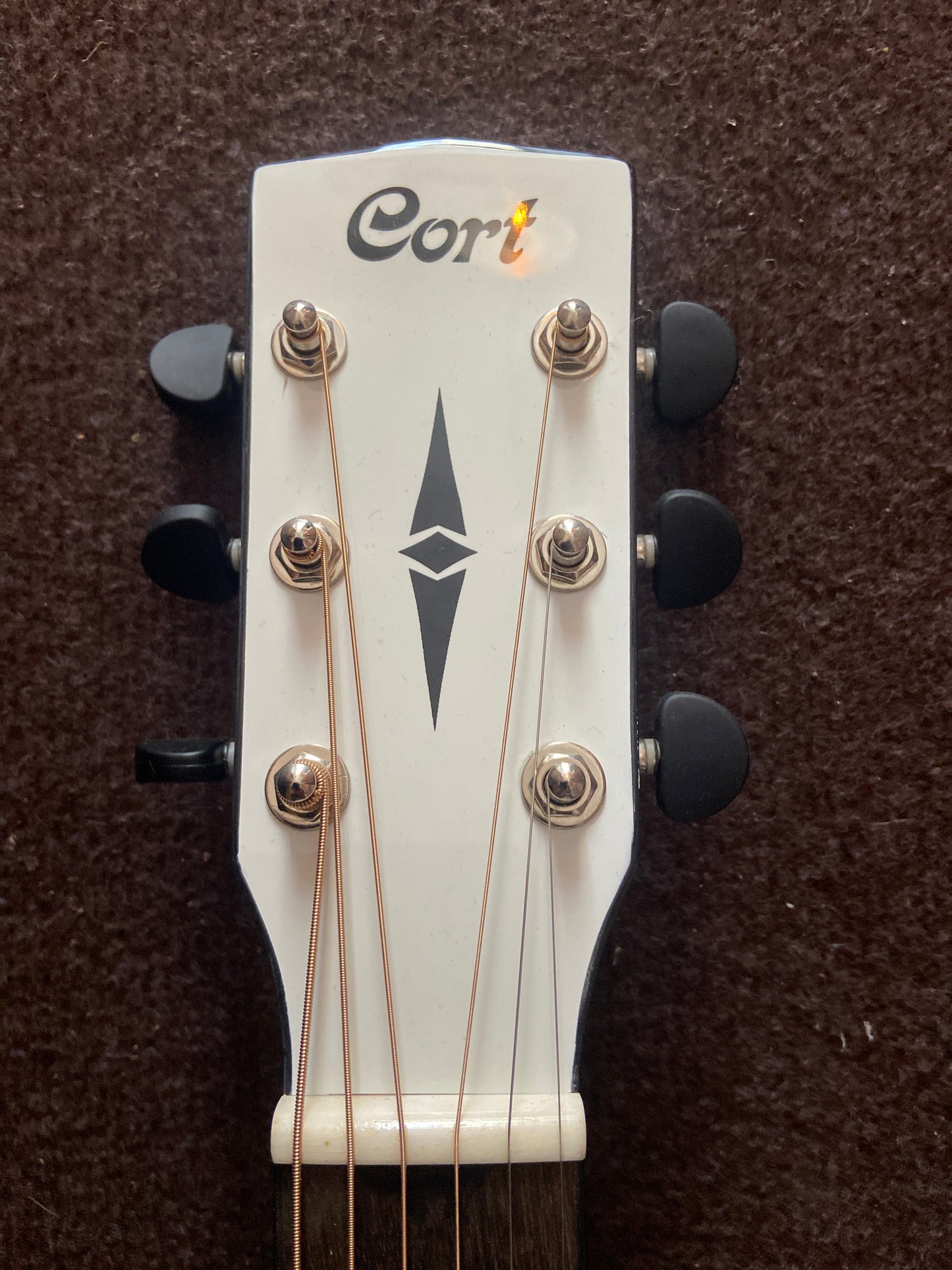 Cort GA5F-WH Westerngitarre