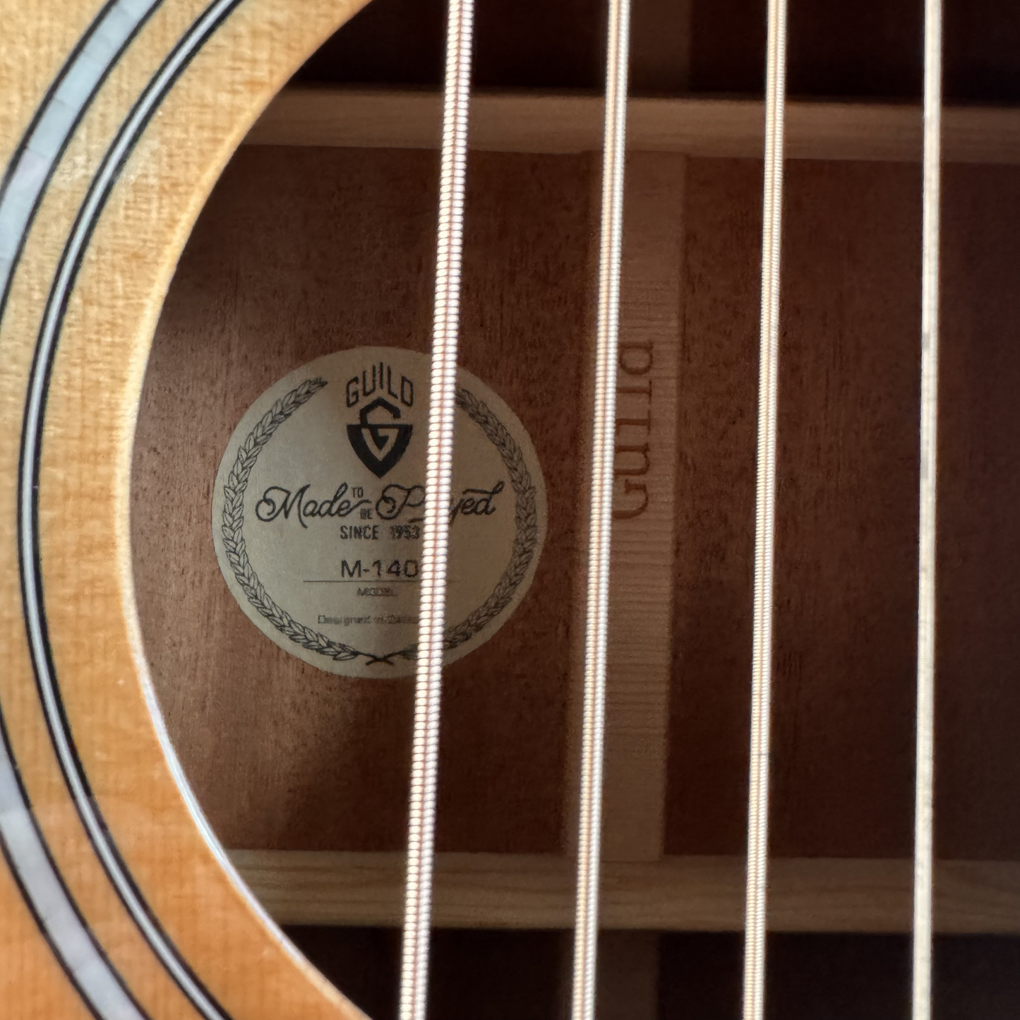 Guild M-140 Westerngitarre