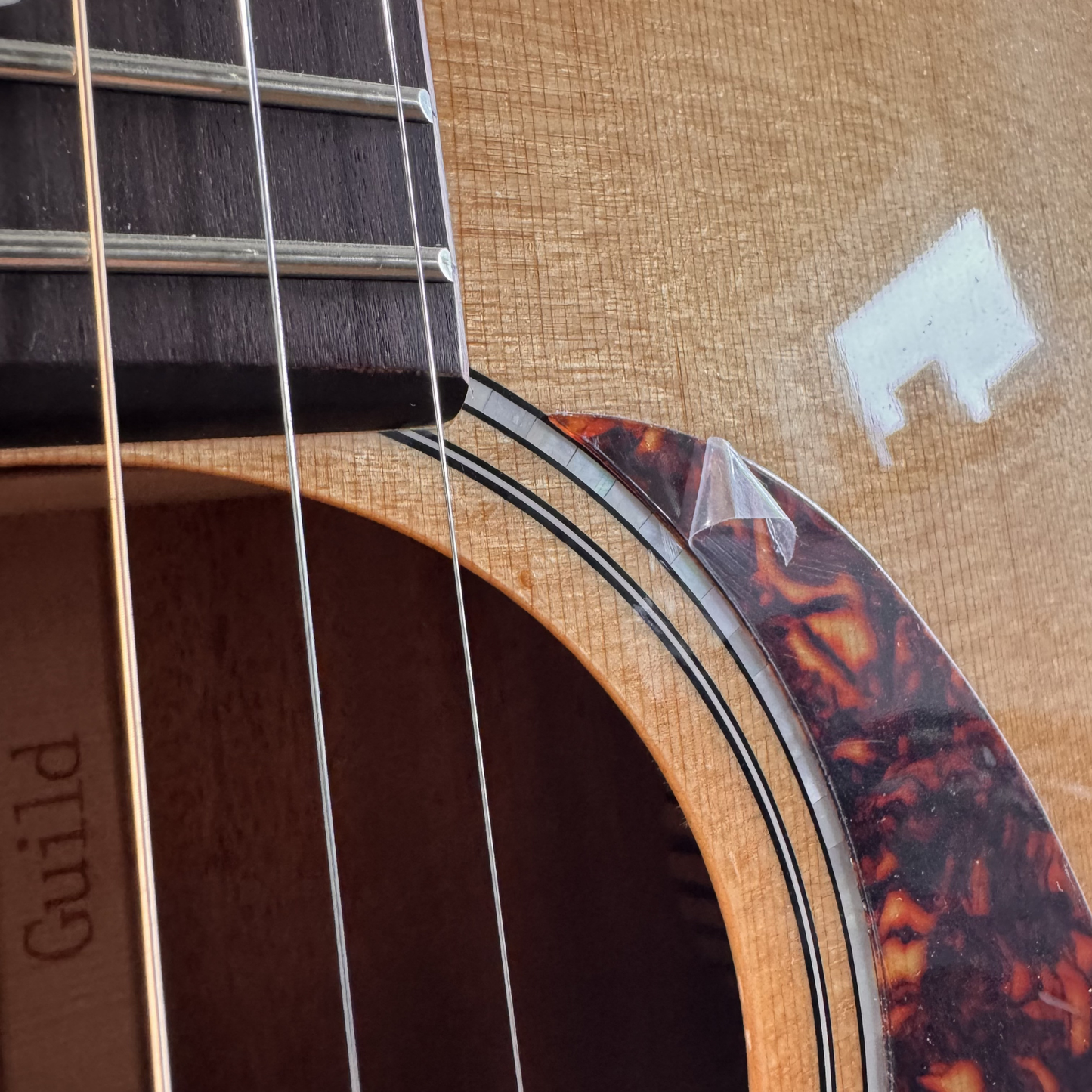 Guild M-140 Westerngitarre