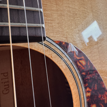 Guild M-140 Westerngitarre