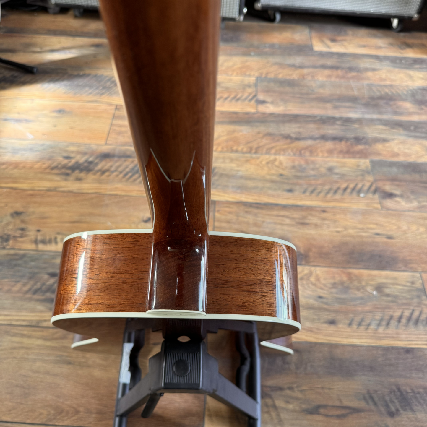 Guild M-140 Westerngitarre