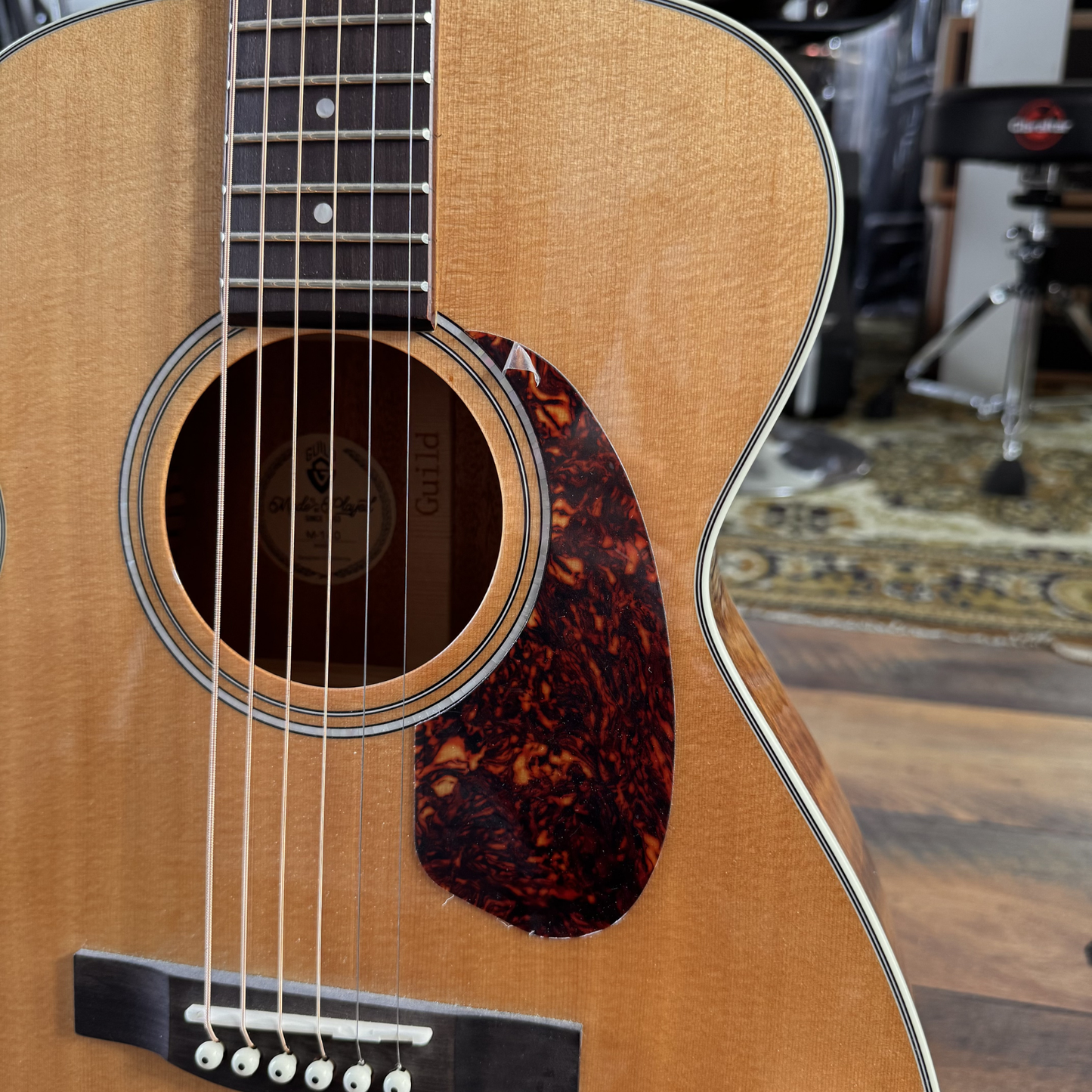 Guild M-140 Westerngitarre