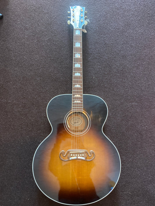 Gibson J-200 Jumbo Sunburst