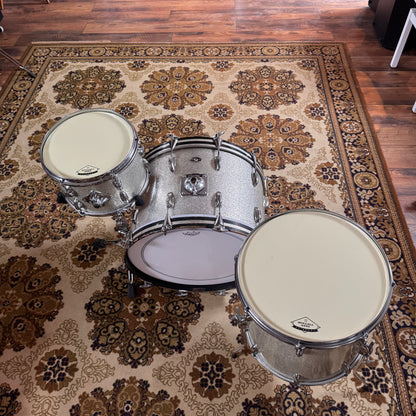 Slingerland Drumset Sparkling Silver Pearl 60`s Slingerland Drumset Roadhouse Vintage Vibes