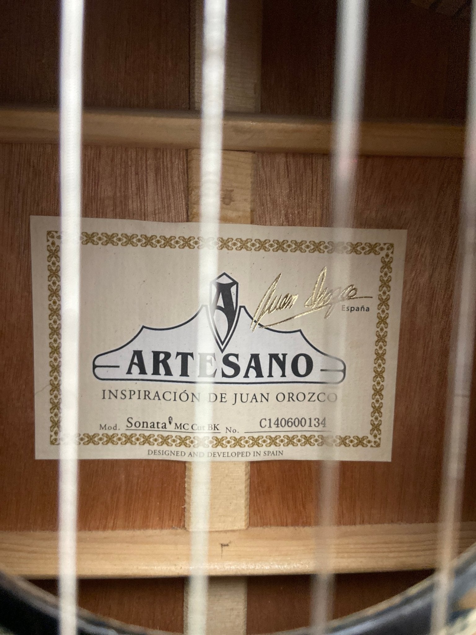 Artesano Sonata MC Cut BK Classic Artesano Akustik Gitarre Roadhouse Vintage Vibes