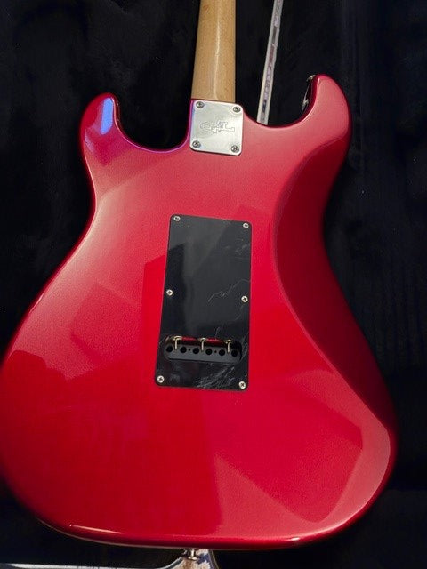 G&L Legacy Strat Candy Apple Red "Matched Headstock" inkl. Case