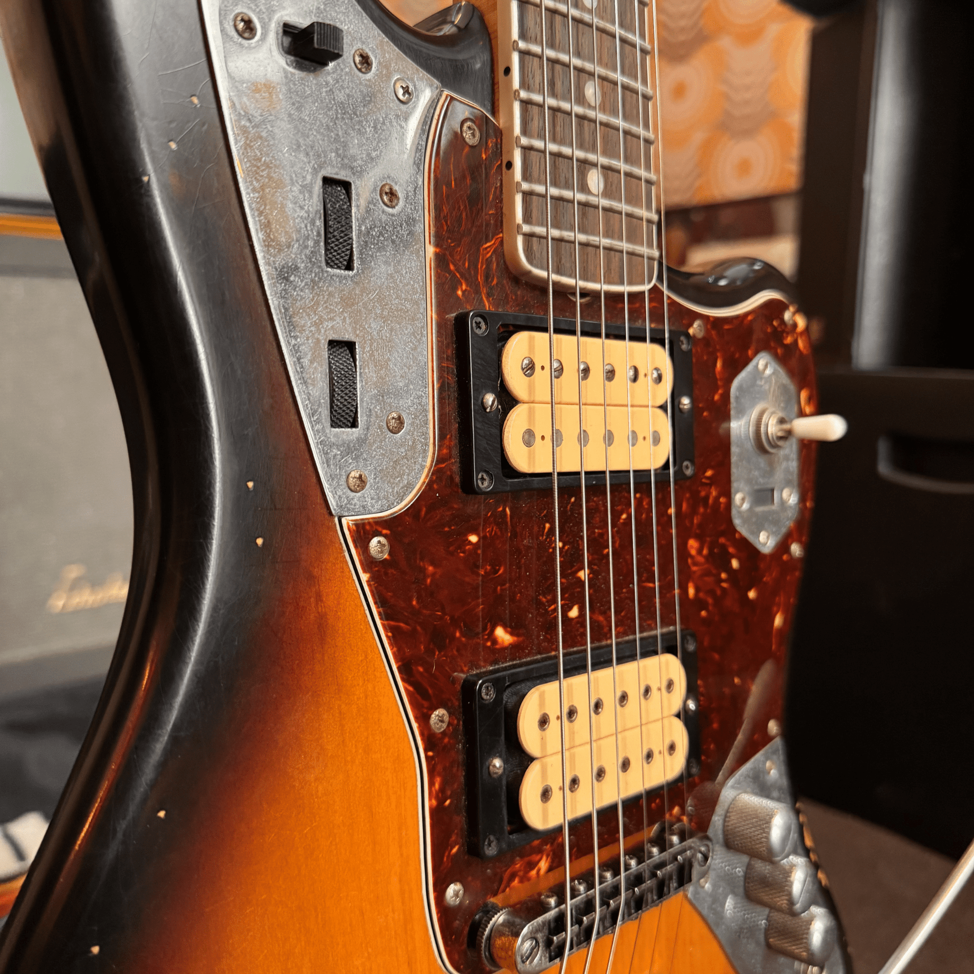 ギター Fender  Cobain Road Worn Jaguar Fender Kurt Cobain Road Worn Jaguar | Reverb UK
