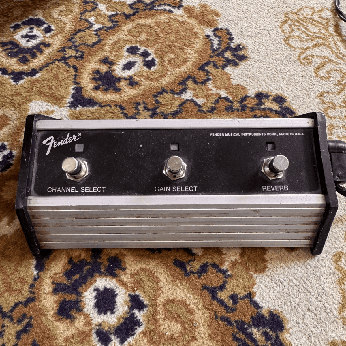 Fender Super Amp 4x10 Vollröhrenverstärker Fender Guitar Amplifier Roadhouse Vintage Vibes