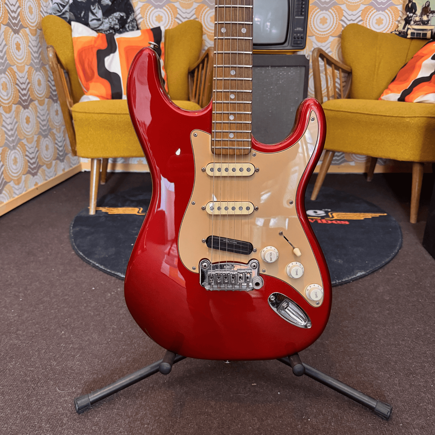 G&L Legacy Strat Candy Apple Red "Matched Headstock" inkl. Case G&L E - Gitarre Roadhouse Vintage Vibes