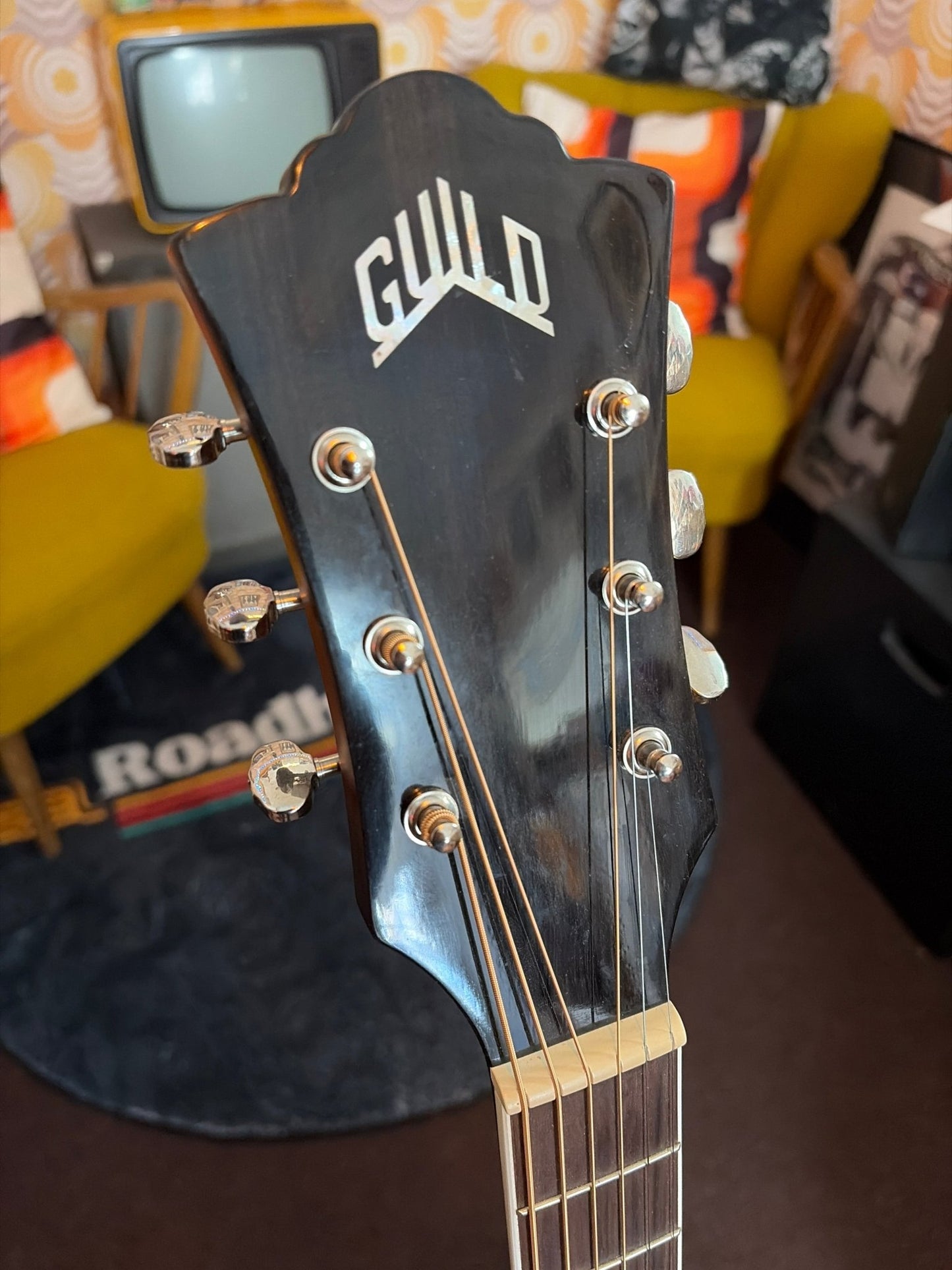 Guild F - 250E Deluxe Jumbo Acoustic Guitar Guild Westerngitarre Roadhouse Vintage Vibes