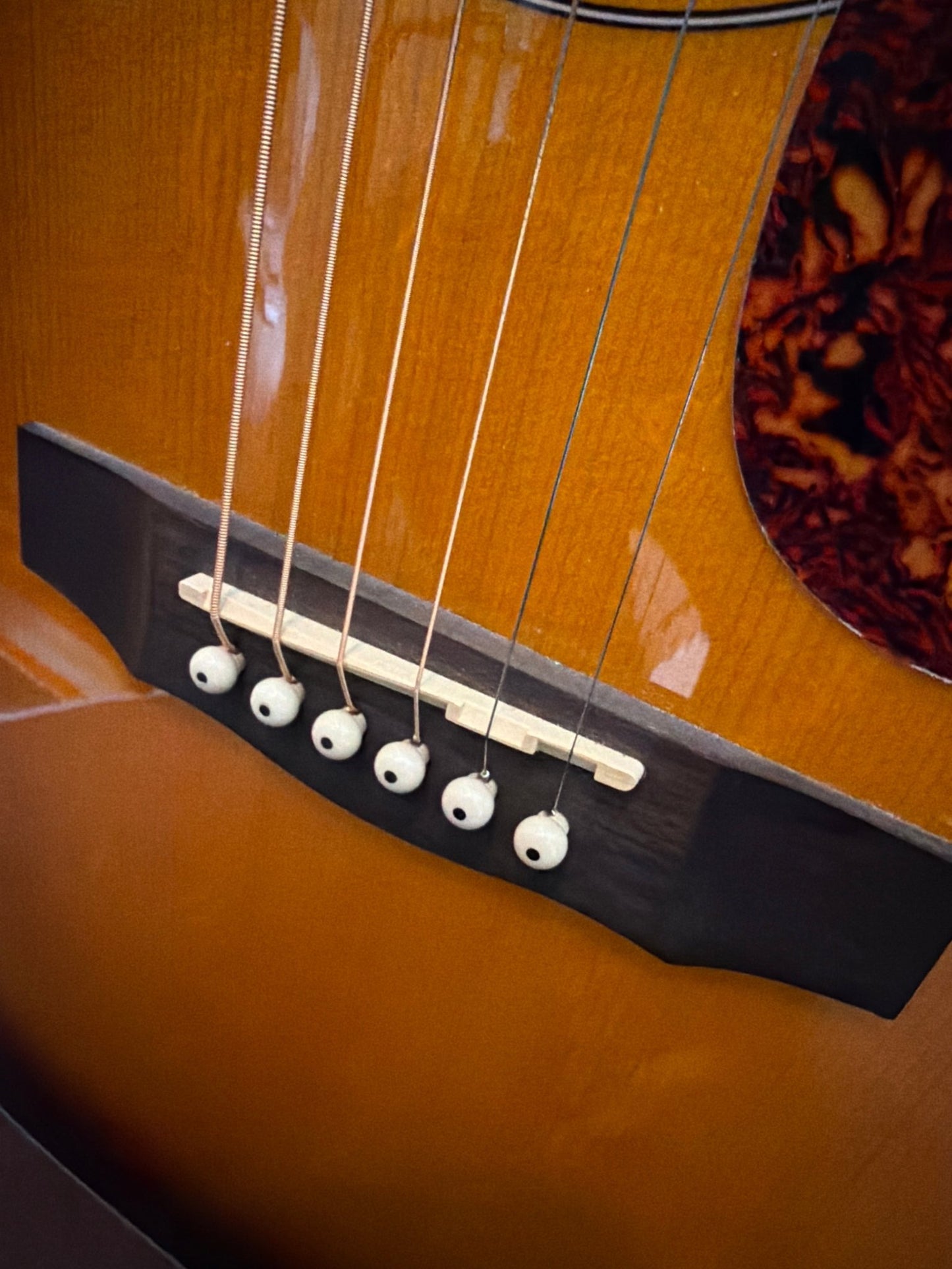 Guild F - 250E Deluxe Jumbo Acoustic Guitar Guild Westerngitarre Roadhouse Vintage Vibes