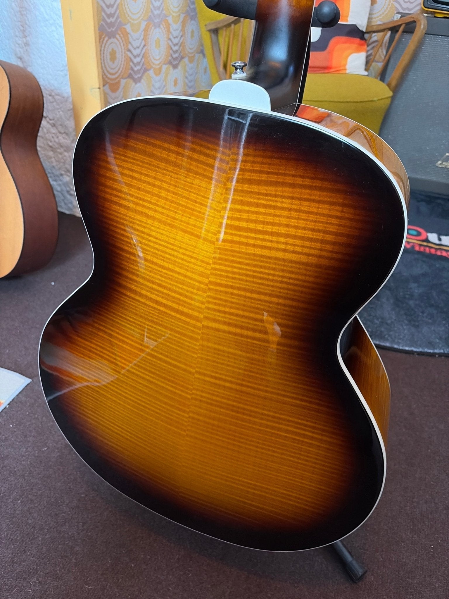 Guild F - 250E Deluxe Jumbo Acoustic Guitar Guild Westerngitarre Roadhouse Vintage Vibes