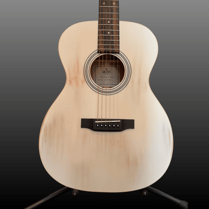 Sigma OMME WH Aged AE Westerngitarre Weiß Sigma Akustik Gitarre Roadhouse Vintage Vibes