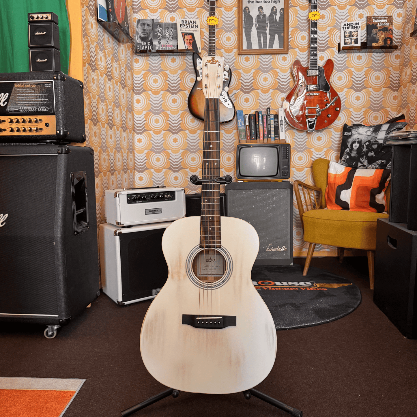 Sigma OMME WH Aged AE Westerngitarre Weiß Sigma Akustik Gitarre Roadhouse Vintage Vibes