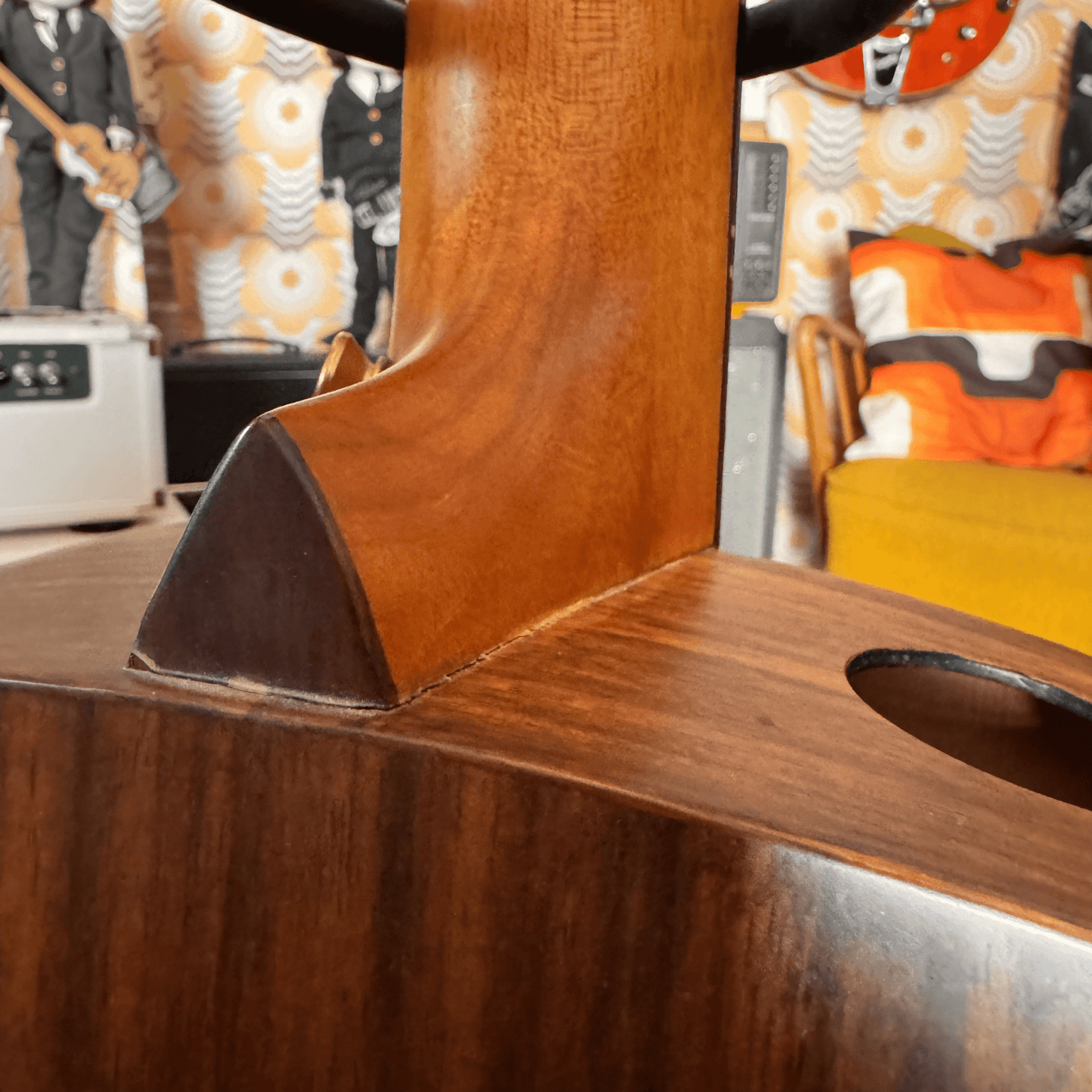 Walden B-1E Bariton Akustikgitarre Walden Akustik Gitarre Roadhouse Vintage Vibes